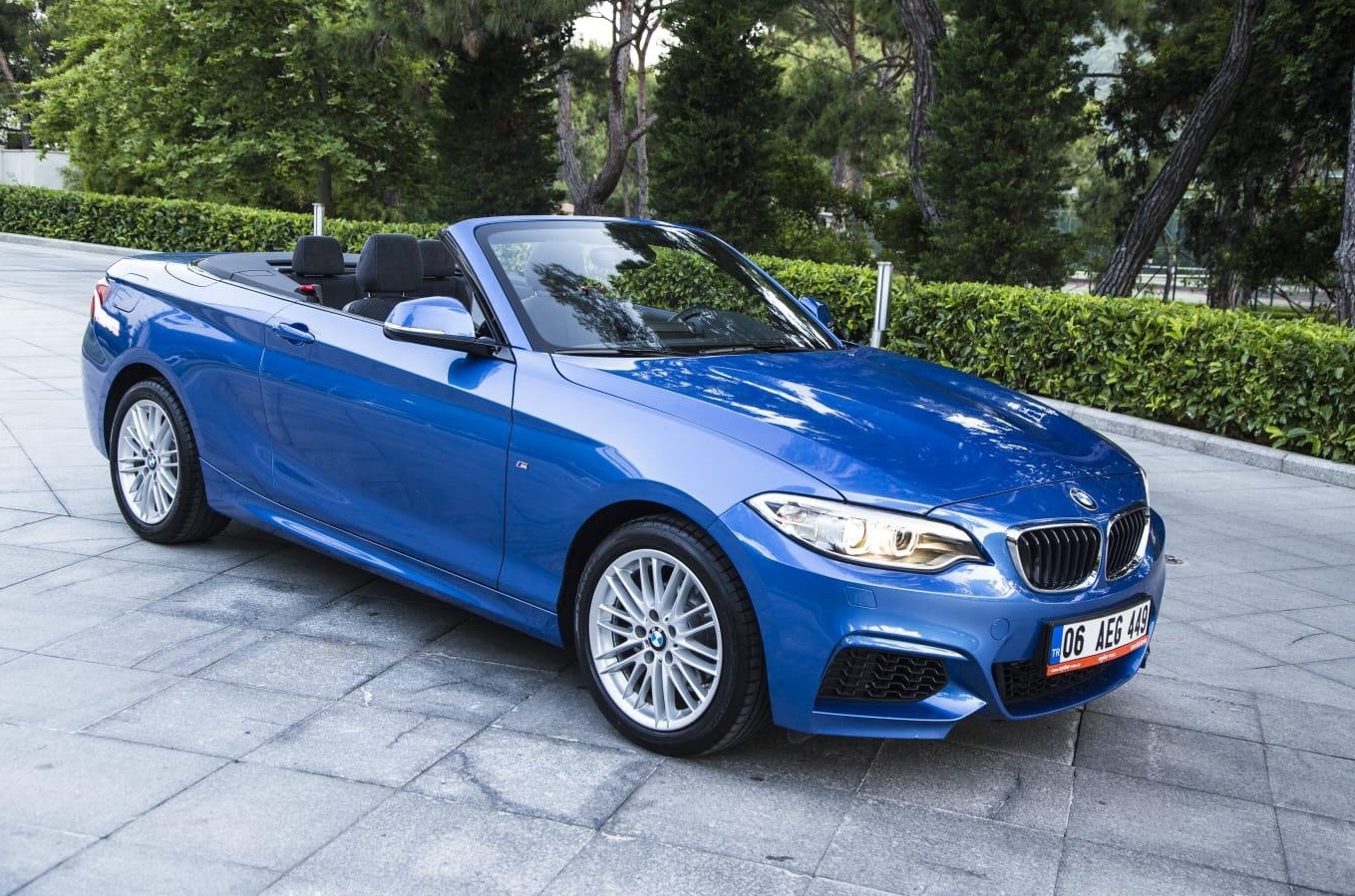 <span style="font-weight: bold;">BMW 218i Cabrio</span><br>